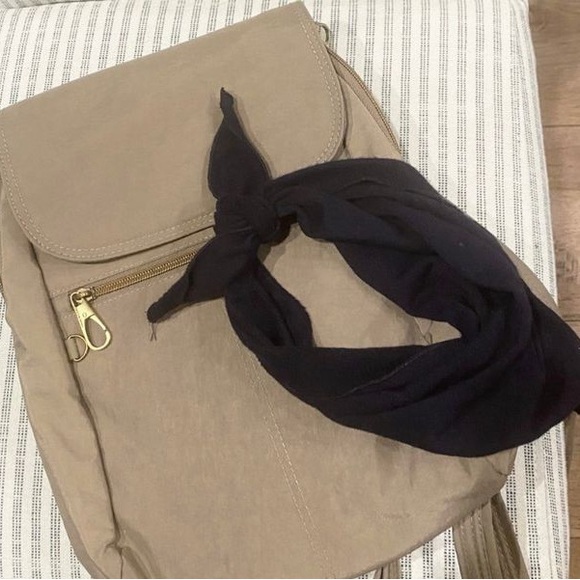 BLEUSALT | Black Little Triangle Scarf - Picture 3 of 7